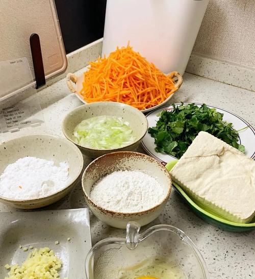 香菜丸子的制作方法(简单易学,健康美味)