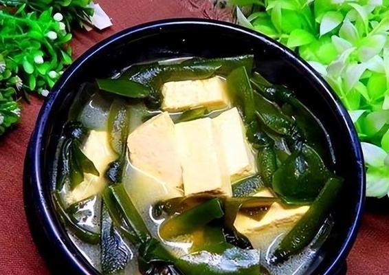 家常美食,咸肉片炒海带