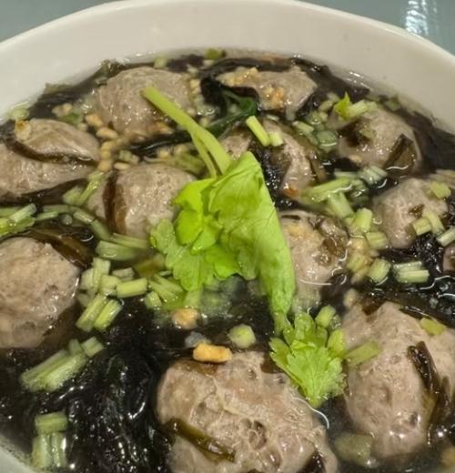 美味健康的紫菜牛肉丸蛋花汤